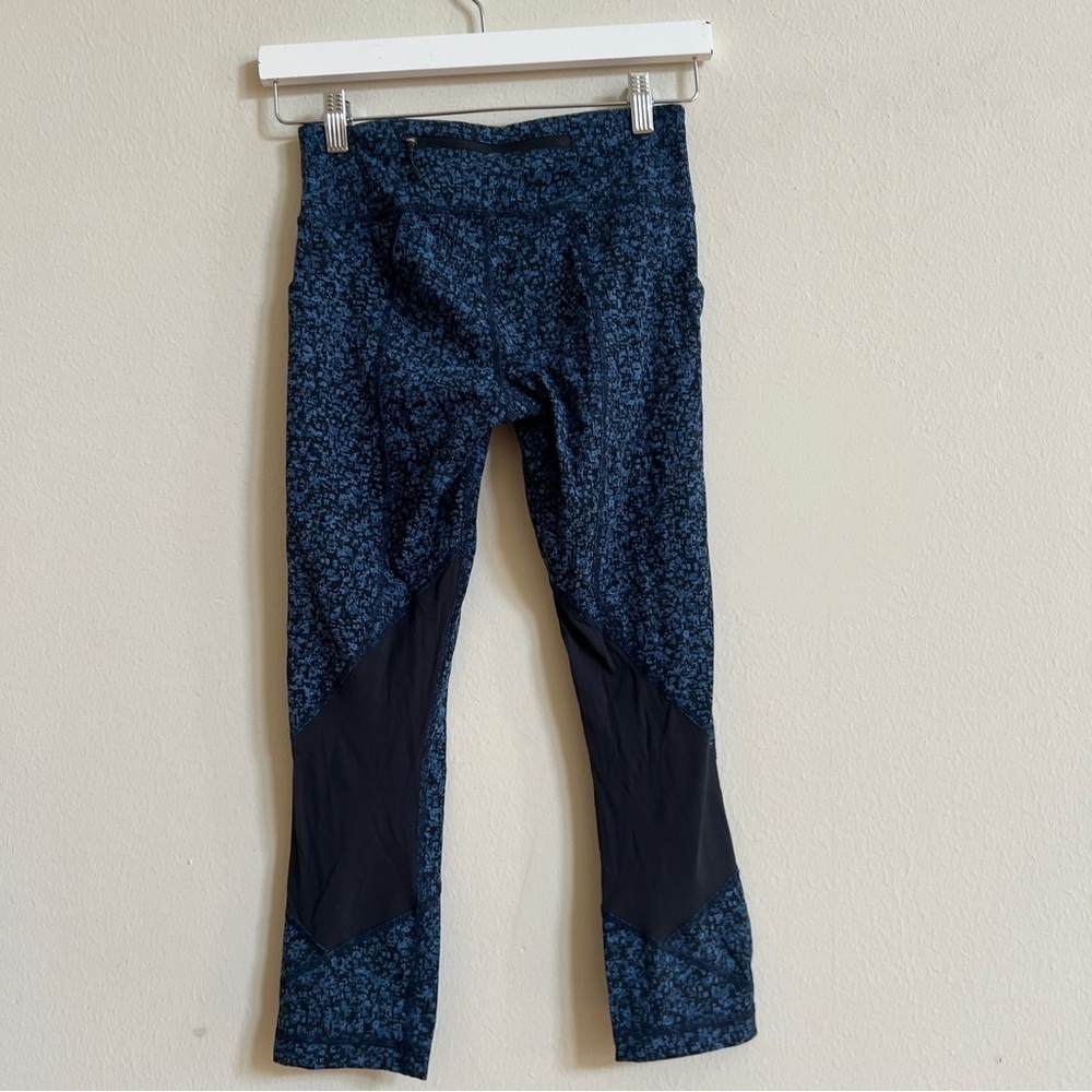 Lululemon Pace Rival Crop (22")
Daisy Dust Illuminight Black / Black - Picture 2 of 3